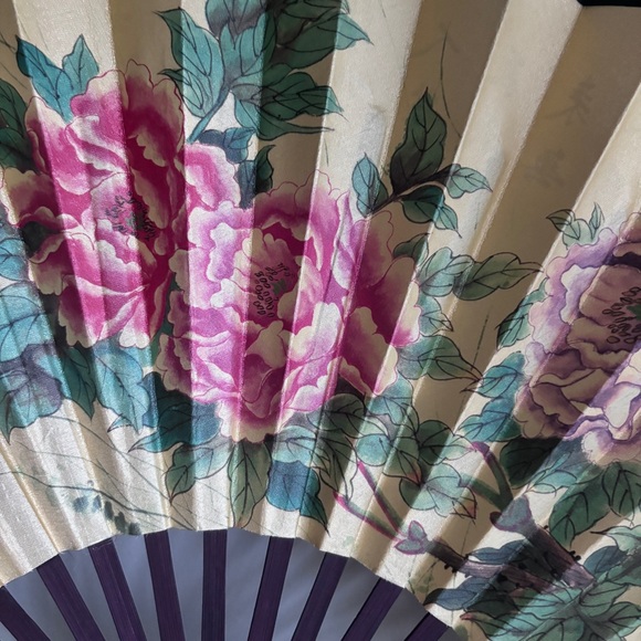 Set of 3 Paper Fans - Picture 9 of 10